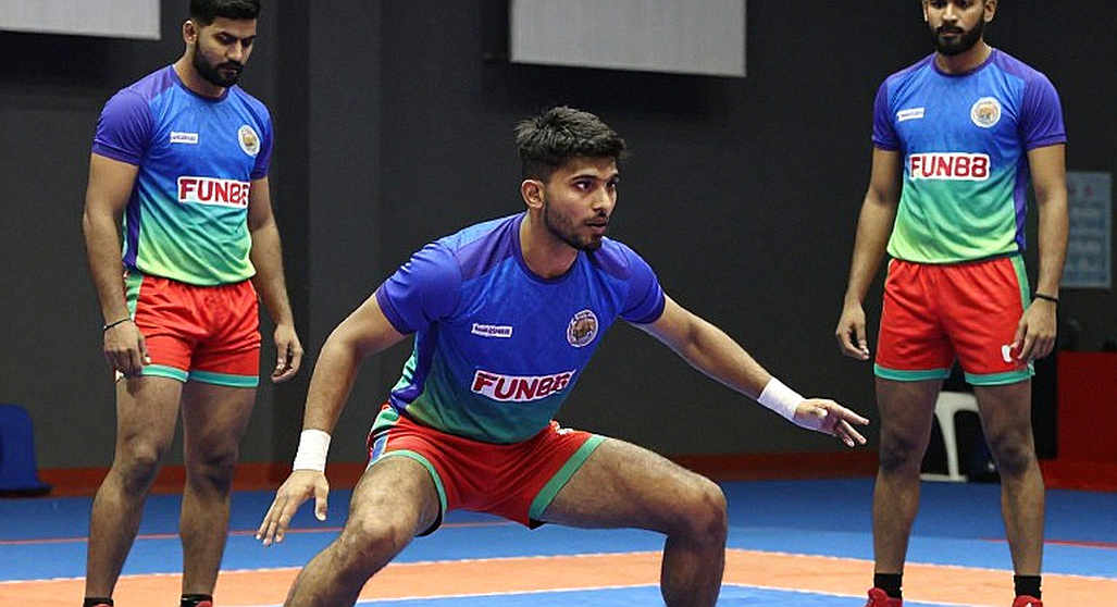 হাই-ফ্লায়ার বেঞ্চে, আর আমরা সবাই ভুল প্রশ্ন করছি