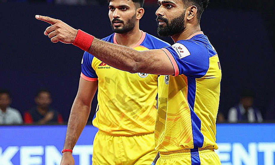 পাওয়ান সেহরাওয়াত শুরুর সাতে নেই: ফাইনালের বেঞ্চ-সিদ্ধান্তটা কতটা ফর্ম, কতটা হাঁটু